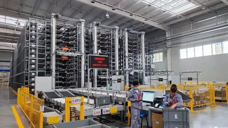 窄通道电动叉车：规格尺寸背后的考量因素